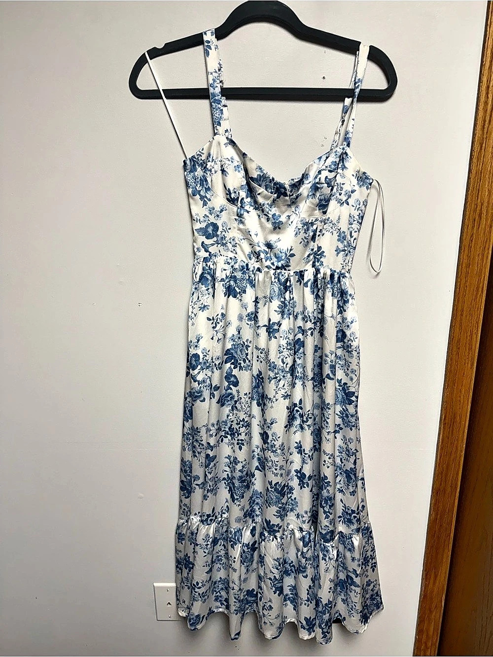 Floral Midi Dress in White & Blue Size Small Like New